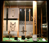 vitrine galerie natsara art primitifs paris bijoux